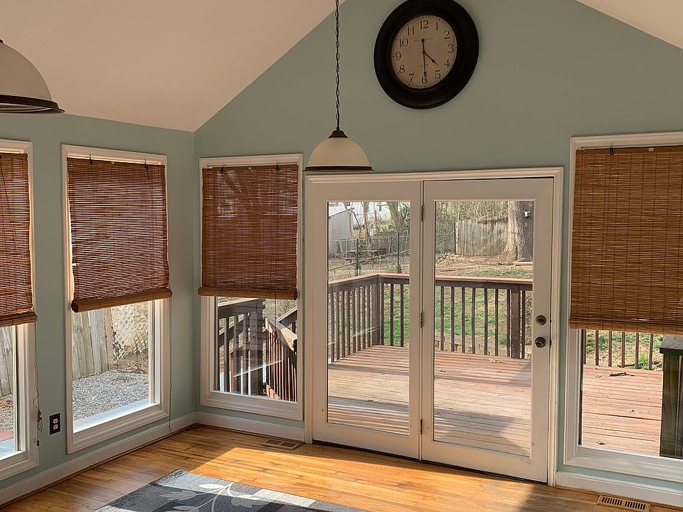 1st image of 124 Clover Ave NE