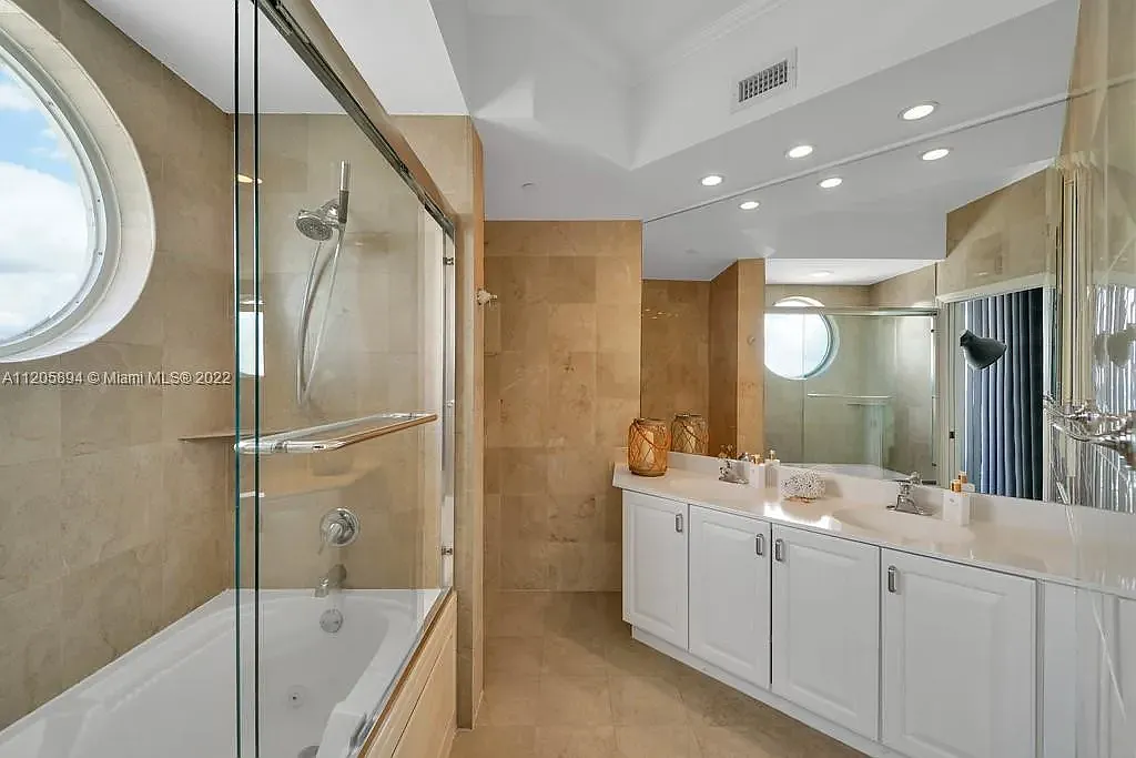 2 bed, 1410 sqft, $5,800 — Photo 3