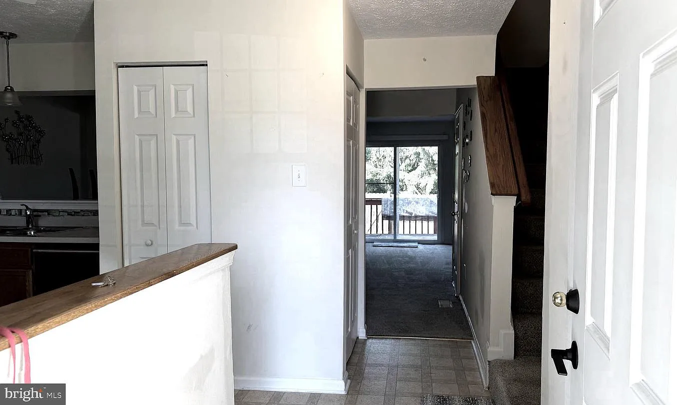 3 bed, 2.5 bath, 1820 sqft, $2,200 — Photo 4