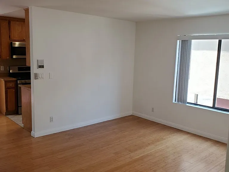 4031 McLaughlin Ave — Photo 4
