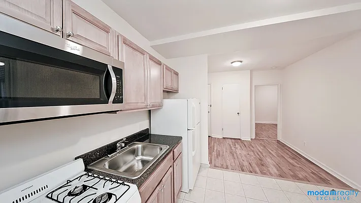 Rented by Moda Realty | media 22