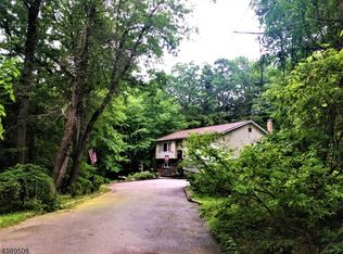 16 Princeton Rd, Hewitt, NJ 07421