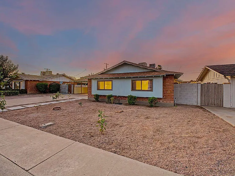 8436 E Cambridge Ave — Photo 3