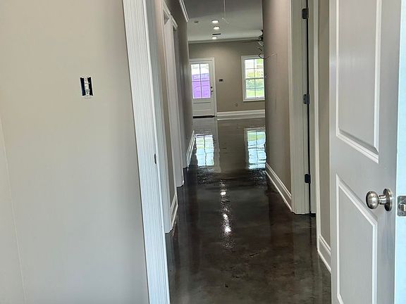 5th image of 211 N Parkerson St