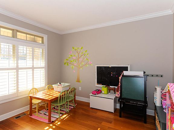 5th image of 411 Lindbrook Way