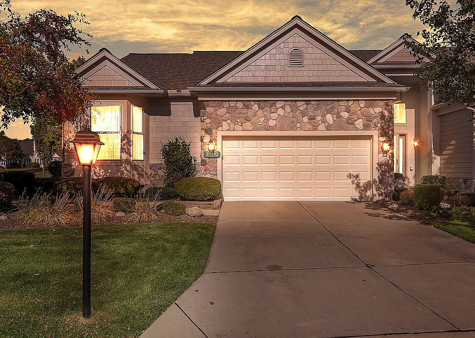 1st image of 39492 Edgewater Dr #98