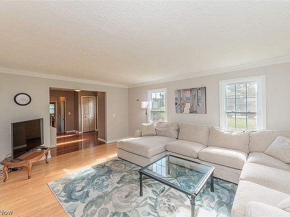 5th image of 3210 Laura Ln