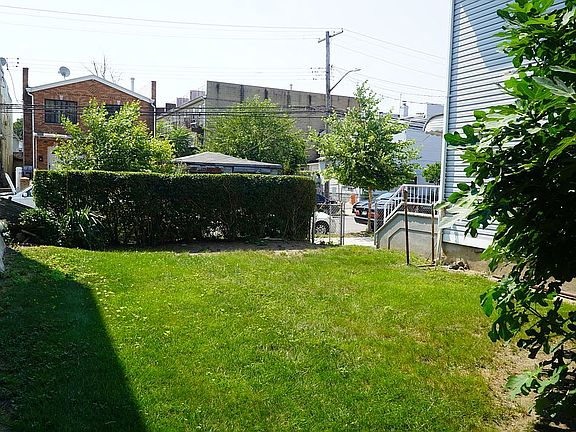 5th image of 10709 157th St