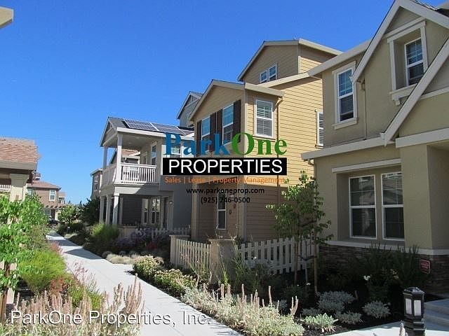 1st image of 324 N Park Ct