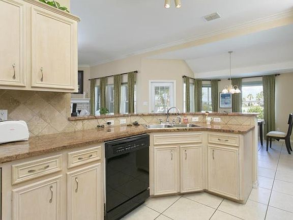 5th image of 14846 Dasmarinas Dr