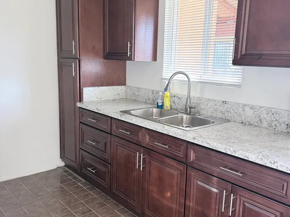 759 S 9th St, Kerman, CA 93630
