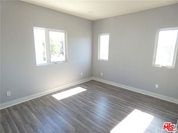 2nd image of 1923 Holly Dr #1/2