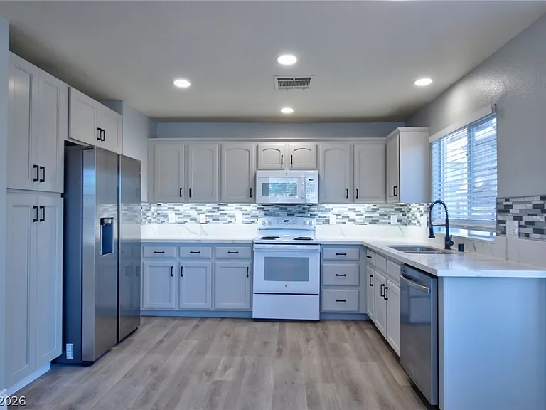 8401 Tiger Woods Ave — Photo 10