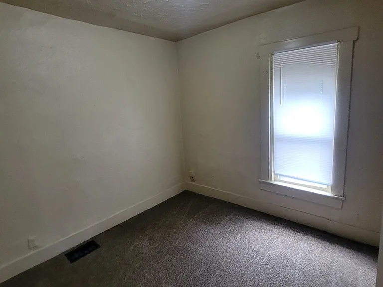 958 N Tuxedo St — Photo 2
