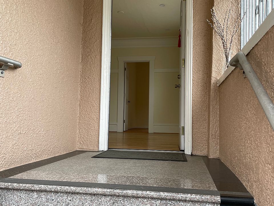 Entrace from stucco stairs