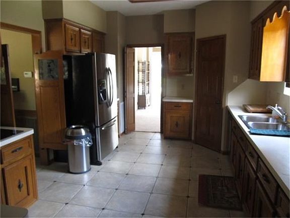 5th image of 2337 Acacia St