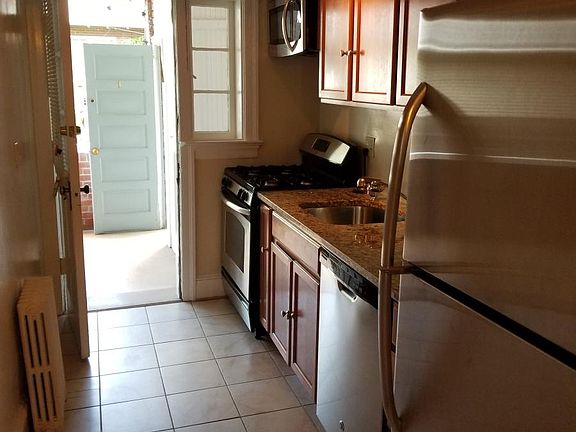 Updated kitchen w/ granite and stainless