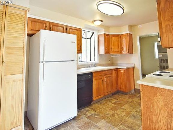3rd image of 31565 NW Hillcrest St
