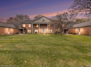 2664 Williamsburg Cir, Auburn Hills, MI 48326