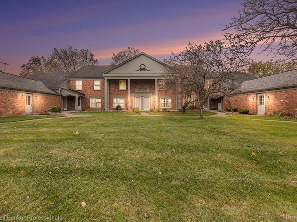 2664 Williamsburg Cir, Auburn Hills, MI 48326