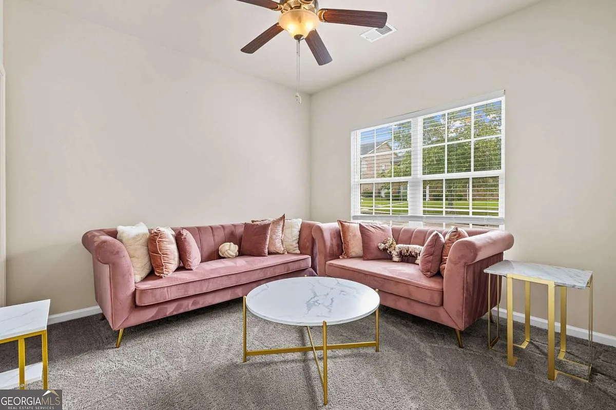 4 bed, 3.0 bath, 2934 sqft, $2,400 — Photo 4