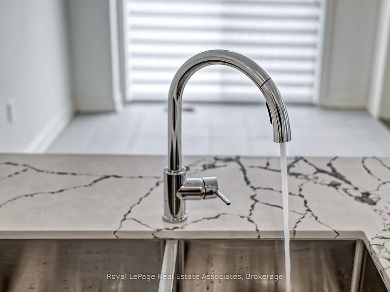 34 Attwater Dr E — Photo 17