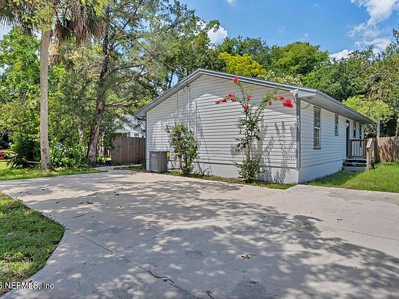 2nd image of 215 NESMITH Avenue