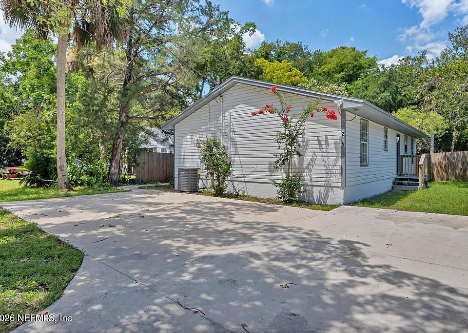 1st image of 215 NESMITH Avenue
