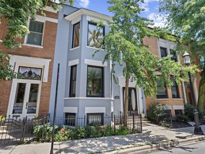 3833 N Alta Vista Ter, Chicago, IL, 60613