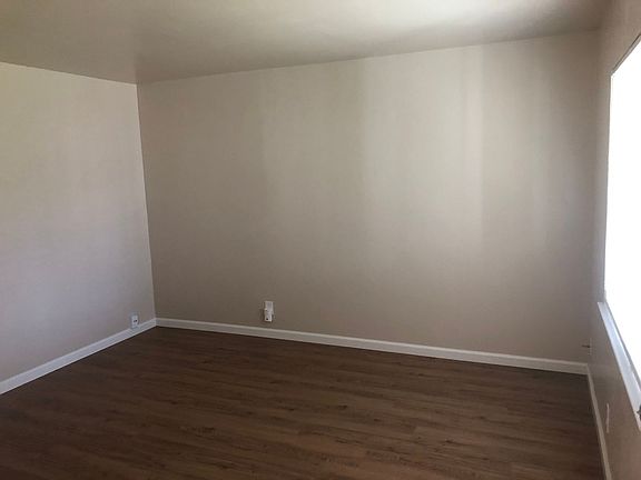 3rd image of 125 College St #5