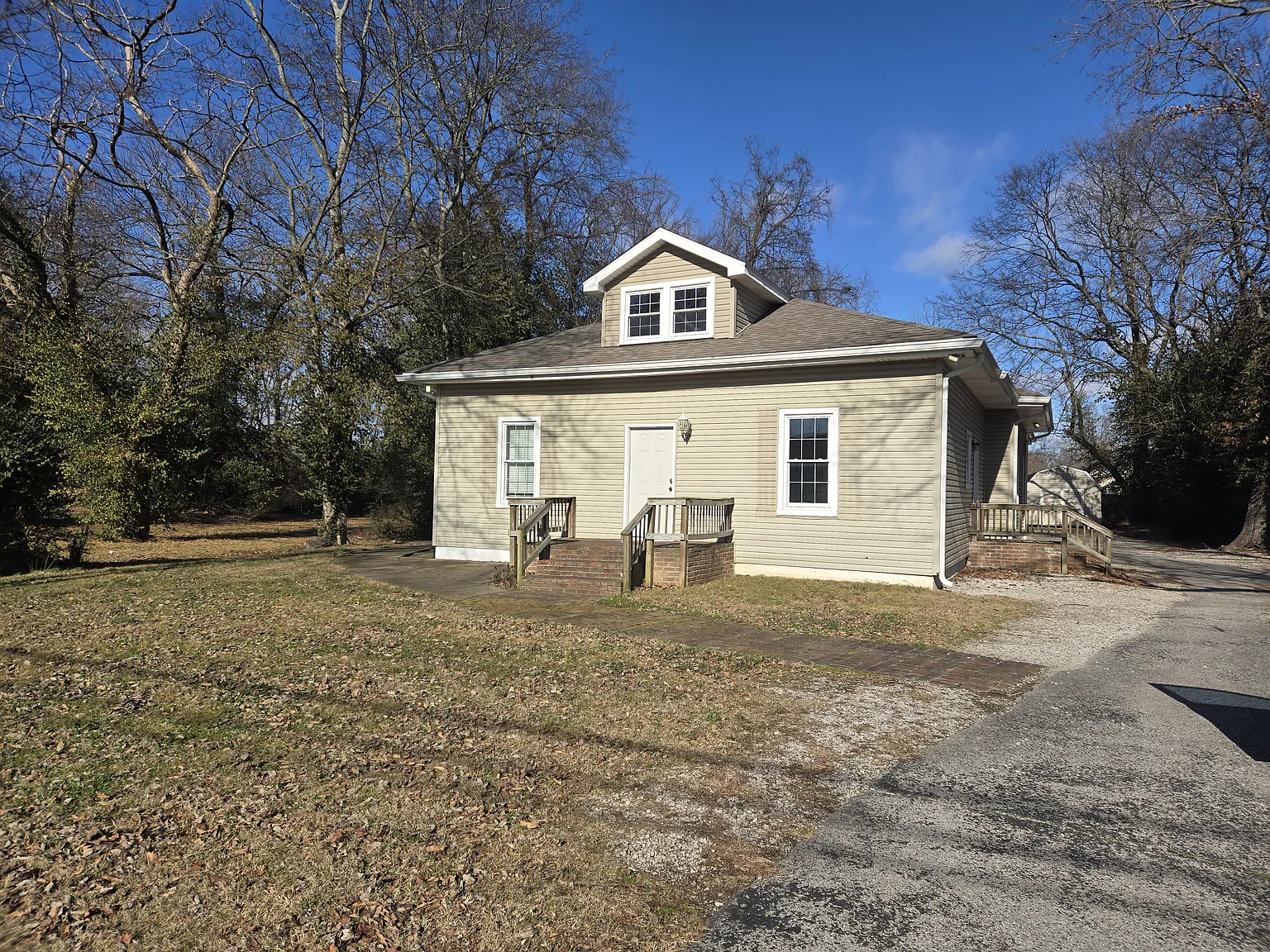 214 Country Club Ln — Photo 1