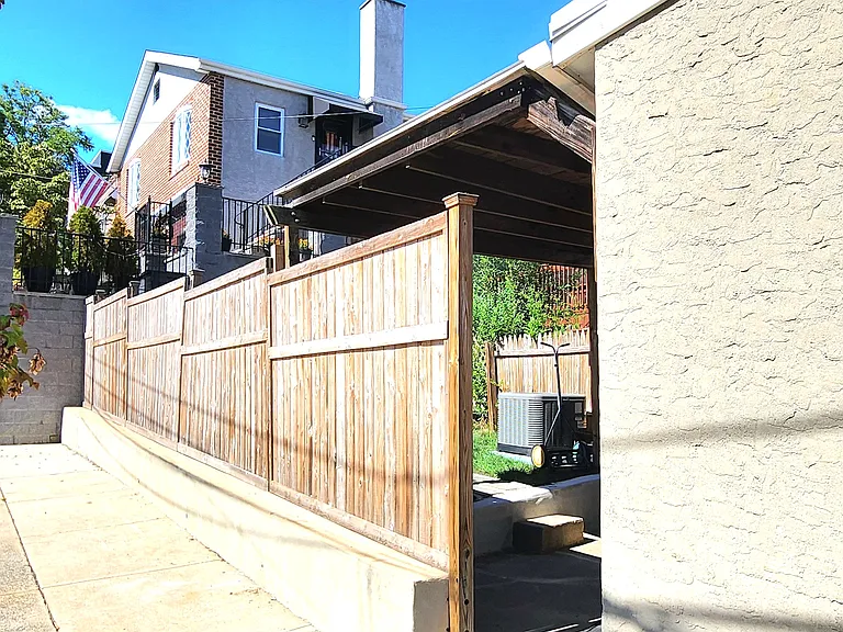 3591 Calumet St — Photo 5