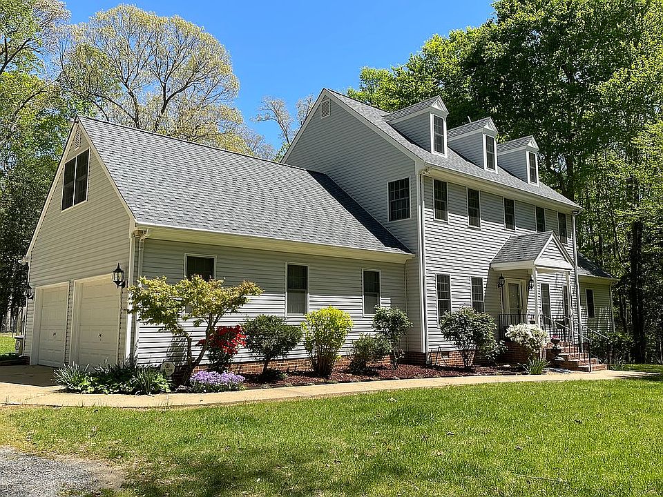 1st image of 210 Crescent Dr