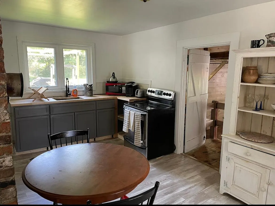 49 Elmwood Ave — Photo 3