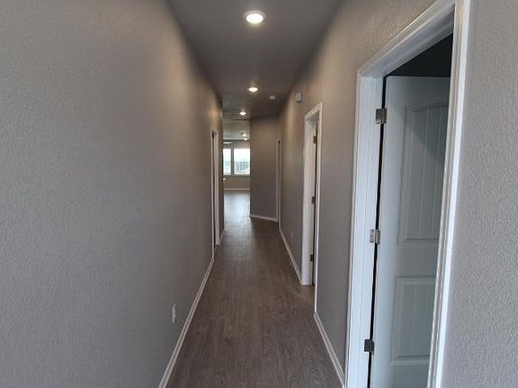 5th image of 227 Valley Dr