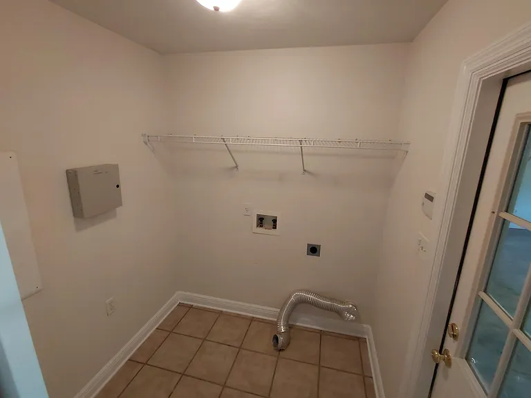1810 Newman Ln — Photo 12
