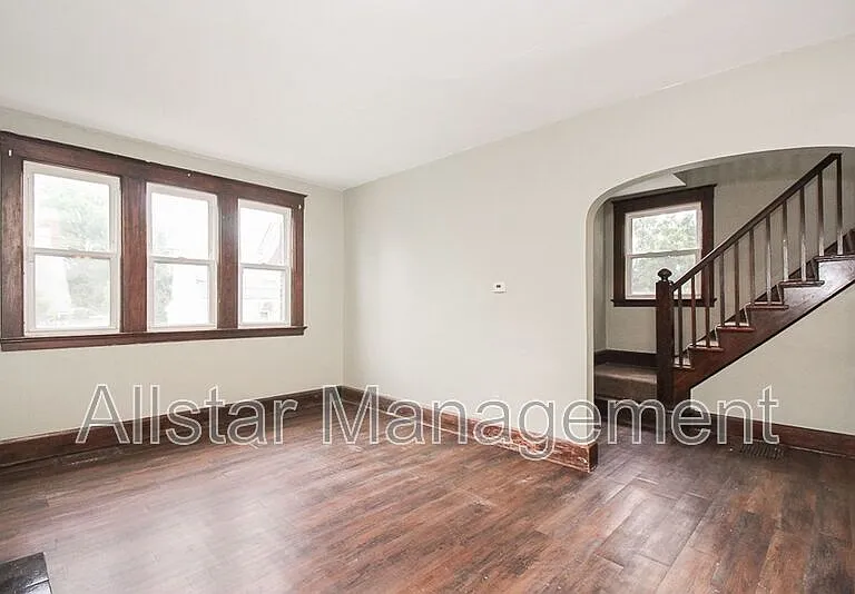 1562 Huguelet St — Photo 7