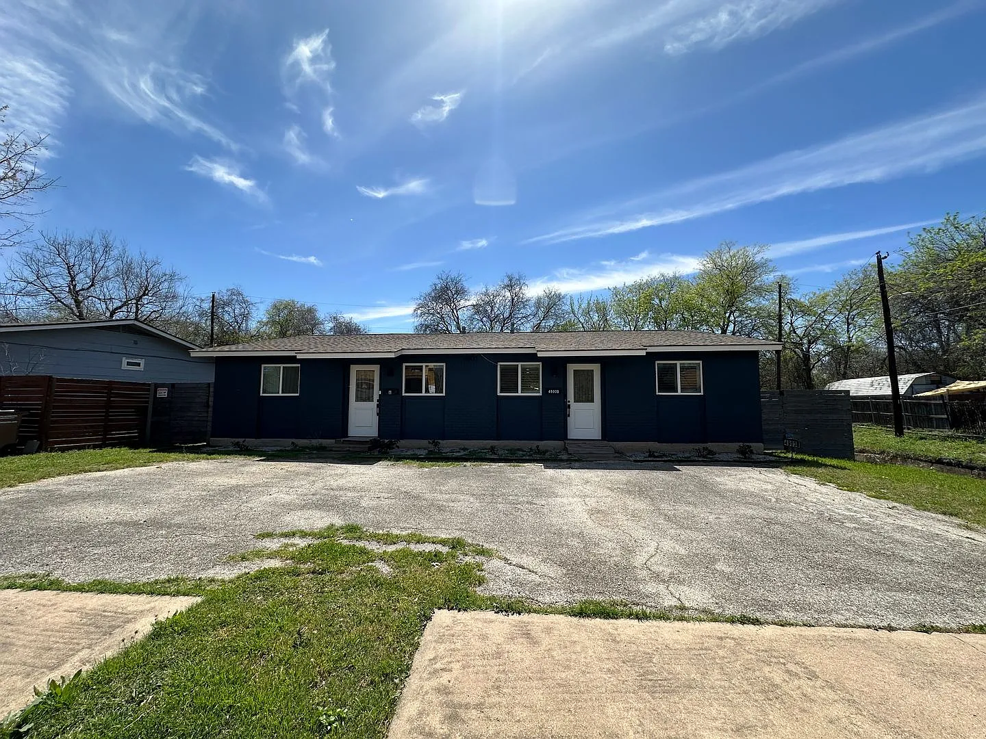 Darling Duplex Unit Single Story 2 Bedrooms 1 Bathroom for Rent in Central Austin! — Photo 1