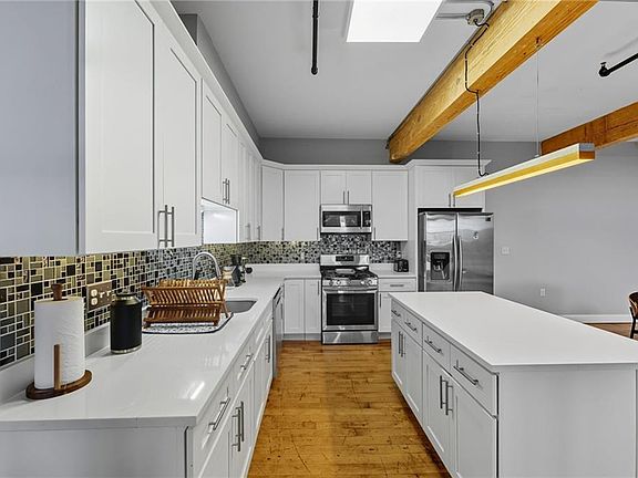 2nd image of 396-6 Roosevelt Ave