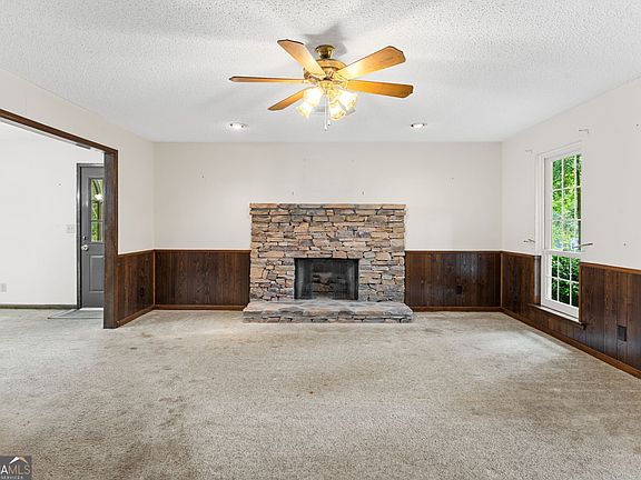 4th image of 2498 Forestdale Dr