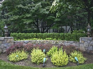 2122 Hawthorne Ln, Mahwah, NJ 07430