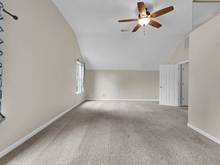1104 Crestfield Dr — Photo 22