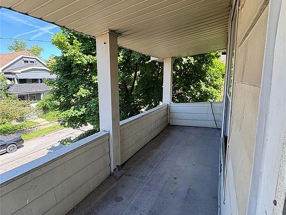 2nd image of 934 Alhambra Rd