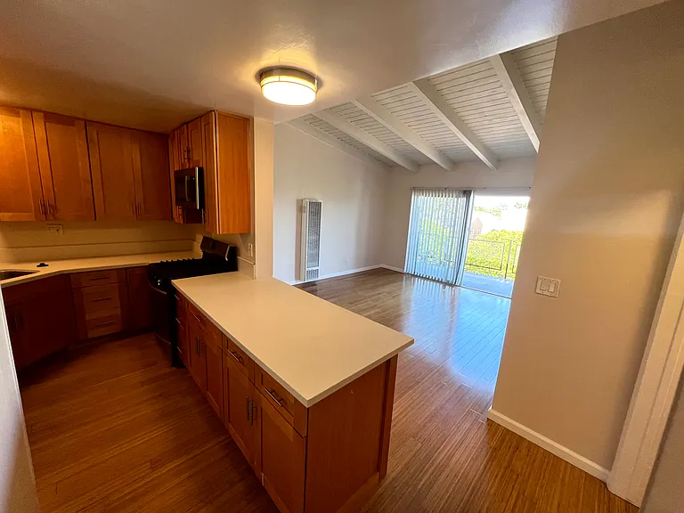 2637 Centinela Ave — Photo 17