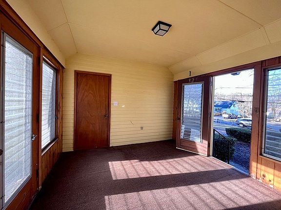 4th image of 325 Lincoln St #325