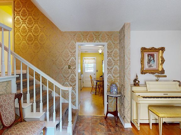 4th image of 422 Forcum St