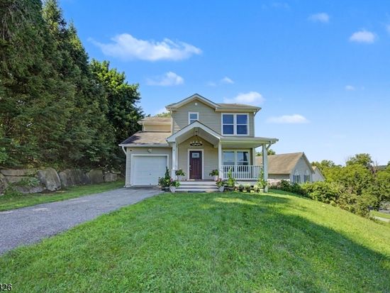 4 Michael Ct, Hamburg, NJ 07419