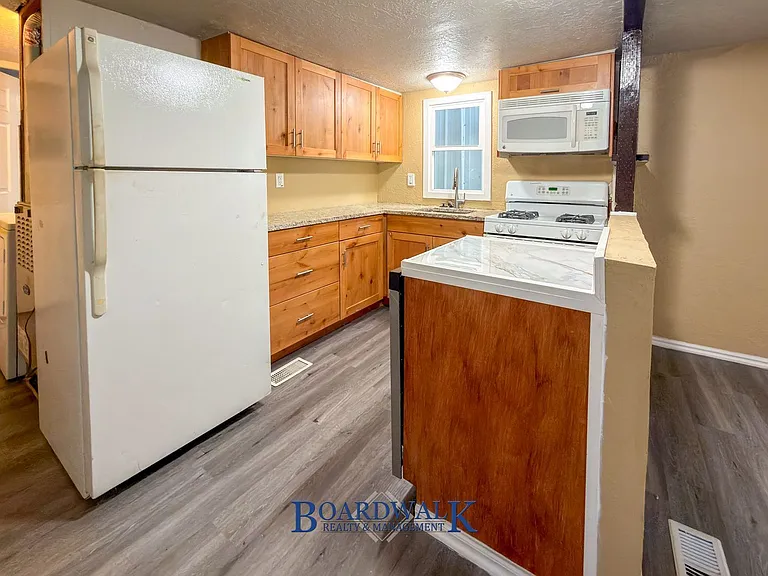 155 W State St #3 — Photo 8
