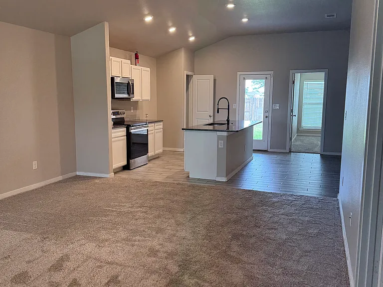 2901 Urbana Ave — Photo 5