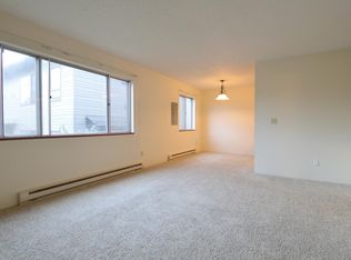 1328 SE Center St, Portland, OR 97202